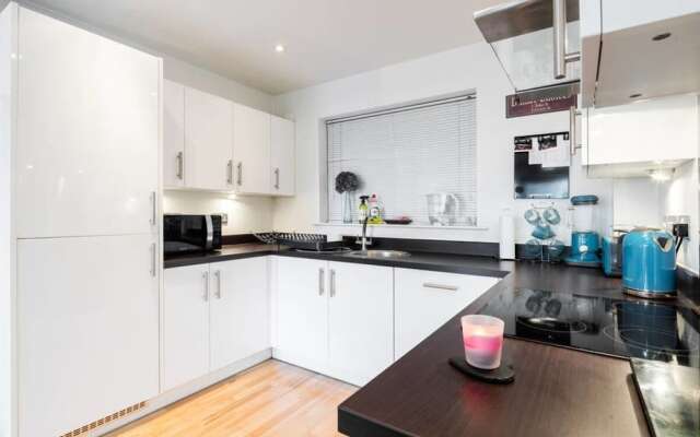 London Bridge 2Bed2bath Apt, 4Mins To Tube