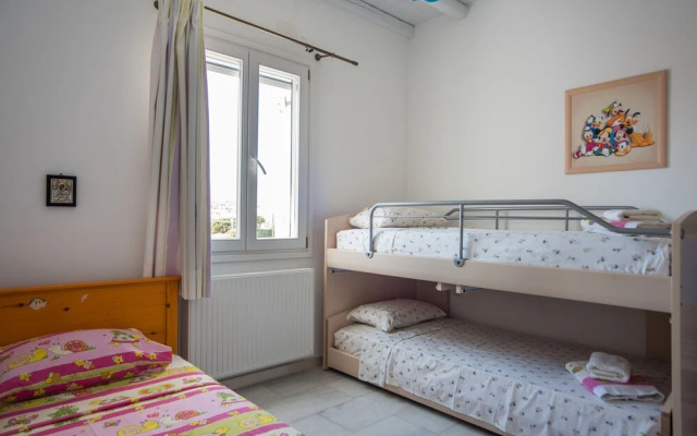 Family Seafront Villa, 1´ From the Beach