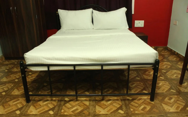 OYO 6453 Home Studios behind KFC Calangute