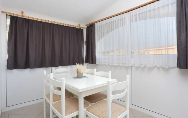 Lias 2 - With Restaurant - A12