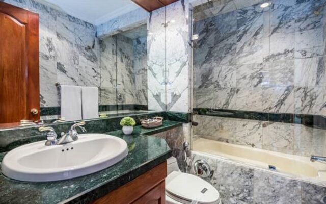 Lloyds Apartsuites Parque 93