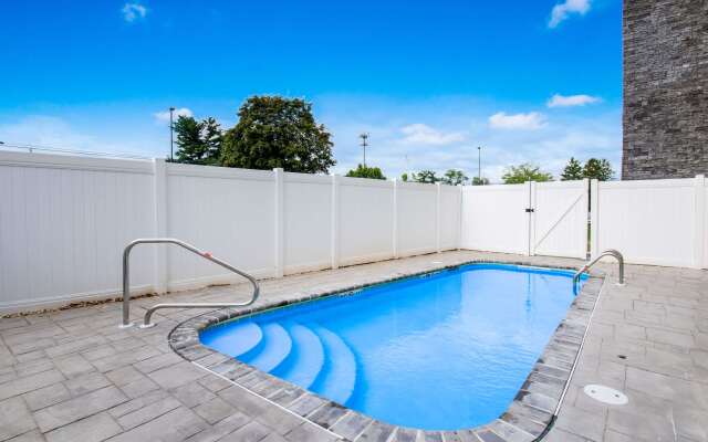 Comfort Inn & Suites Harrisburg - Hershey West