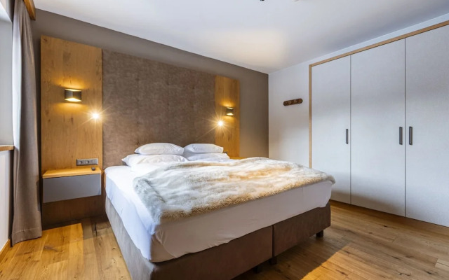 Spacious Apartment With Swimming Pool