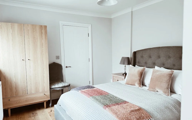 Pontcanna Sapphire-Cardiff City Centre