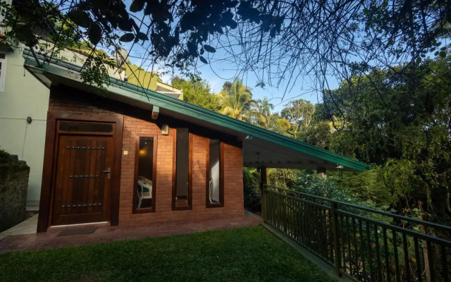Monarch Villa Hanthana Kandy