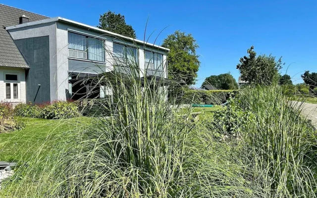 Spotting Parachutes From Your Garden Chair