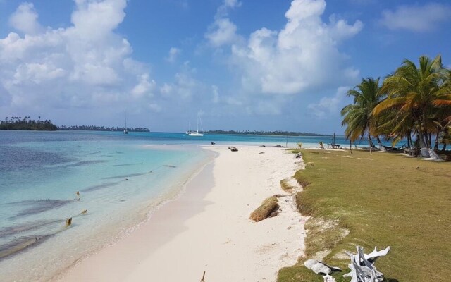 San Blas Private Over-the-Water Cabin