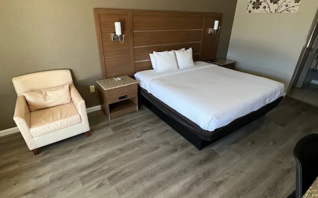 Quality Inn & Suites near Six Flags - Austell