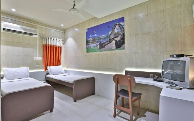 SPOT ON 48390 Hotel Satkar