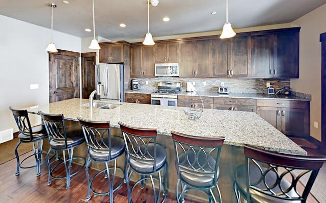 West Abigail - 4 Br Townhouse