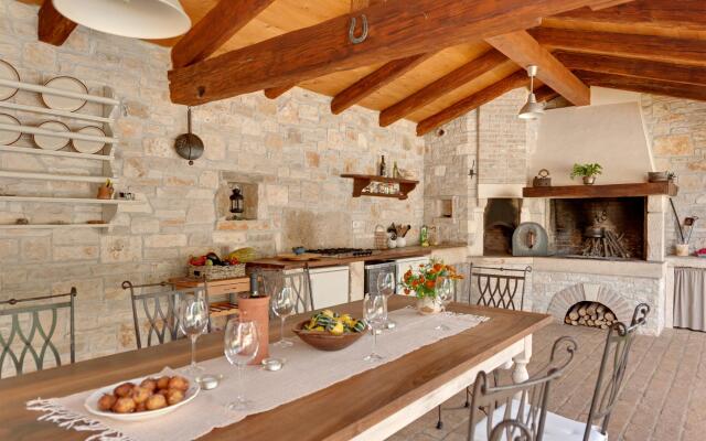 Lipa in Krnica with 4 bedrooms and 3 bathrooms