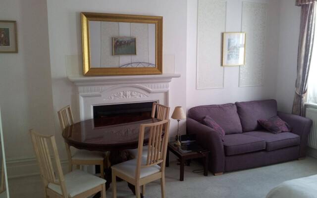 Kensington Court ApartHotel