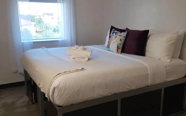 UT Suite + Pool + Gym