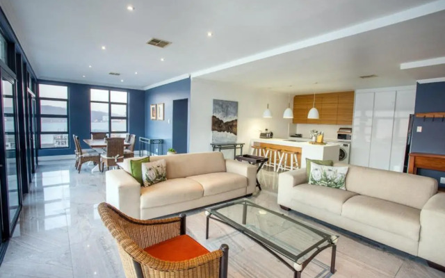 uSHAKA WATERFRONT - PALATIAL PRIVATE PENTHOUSE