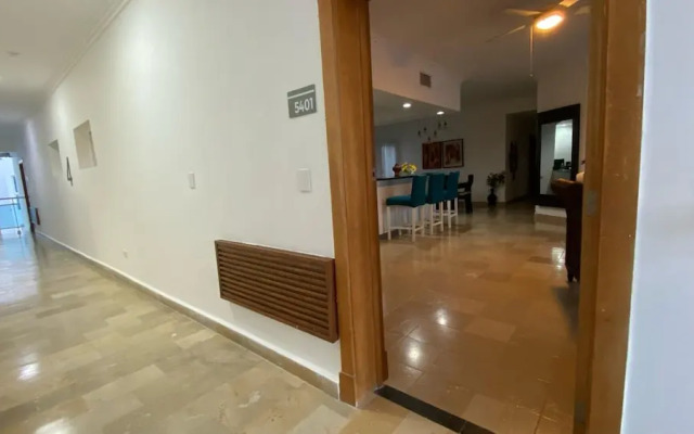 Penthouse With Rooftop and Pool & Beach Access