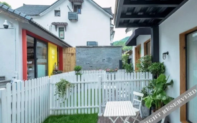 Qushe Light Luxury Hotel