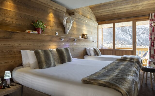 Hotel Ski Lodge