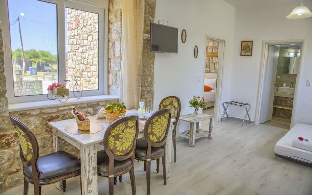 Haraki Stone Apartments