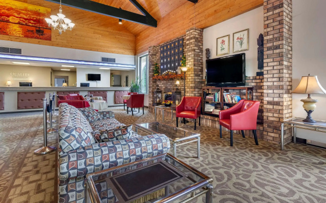 Quality Inn & Suites Escanaba North