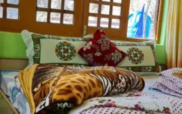 Piggy Hostel Kaza