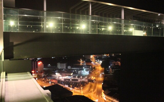 Ian's Majestic Condo