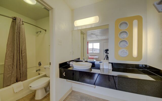 Studio 6 San Antonio, TX - Fort Sam Houston Area