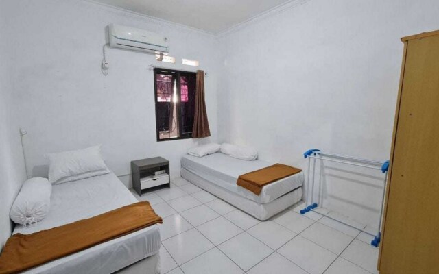 EXPRESS O 92035 Rumah Singgah 8b Syariah