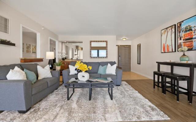 Spacious Waikiki Beach 2BR-Ocean View-Free Parking