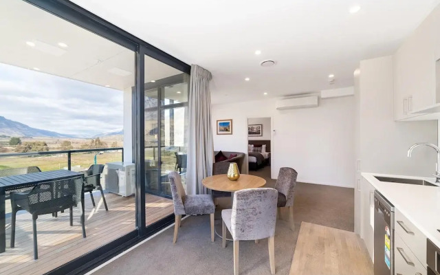 Executive 2 Bedroom Apartment Remarkables Park