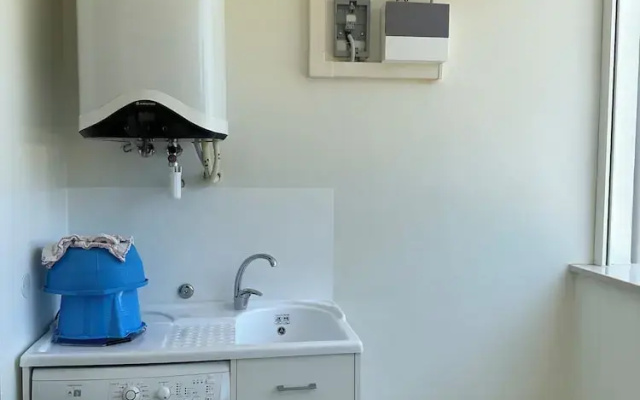 Bright Flat With Shared Pool