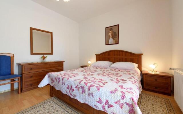 Holiday home VesnaD-25m from beach