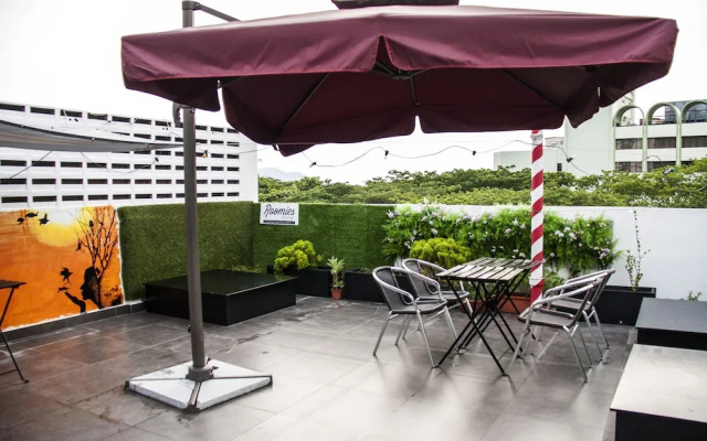 Roomies Boutique Bed & Breakfast - Hostel