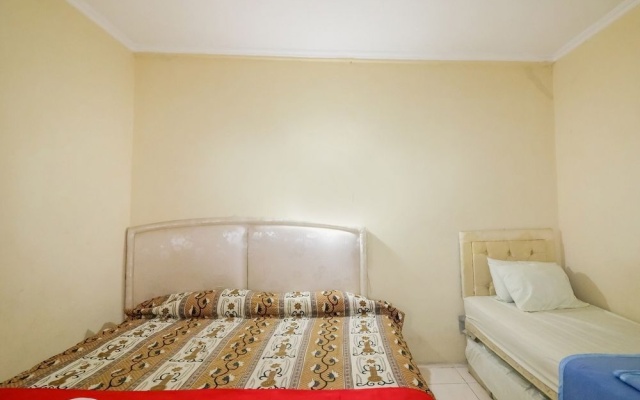 Nida Rooms 9 Kraton Tugu Railway Station at Hotel Queen Star – Guest Rooms – Sleman