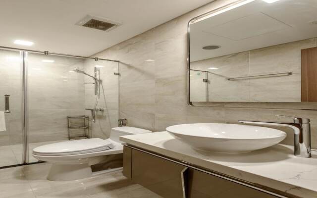 LANDMARK 81 Luxury Riverside Retreat