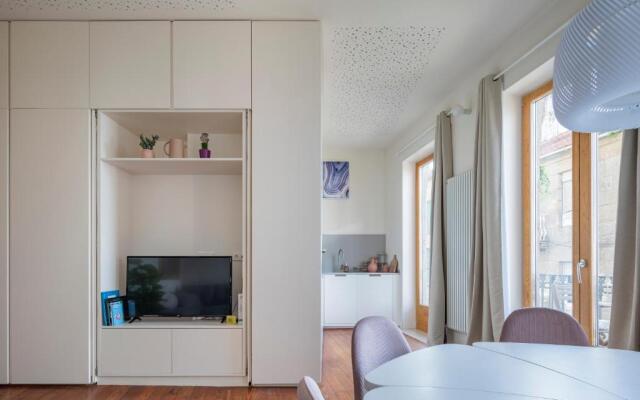 Olivo Apartment by Pris