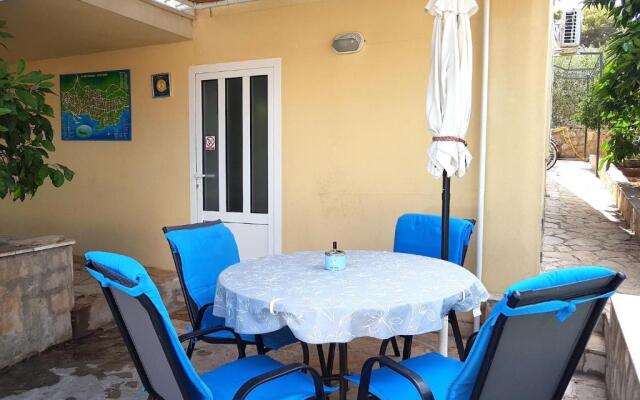 Villa Radoš - 4 Sterne, 4 Apartments für maximal 22 Gäste