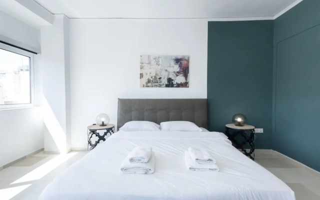 Spacious Urban Retreat Central 2-bedroom Haven for 8