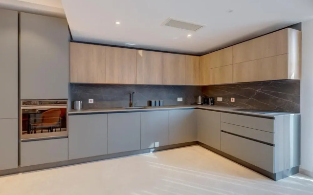 Luxury 2BR Apartment in Portomaso