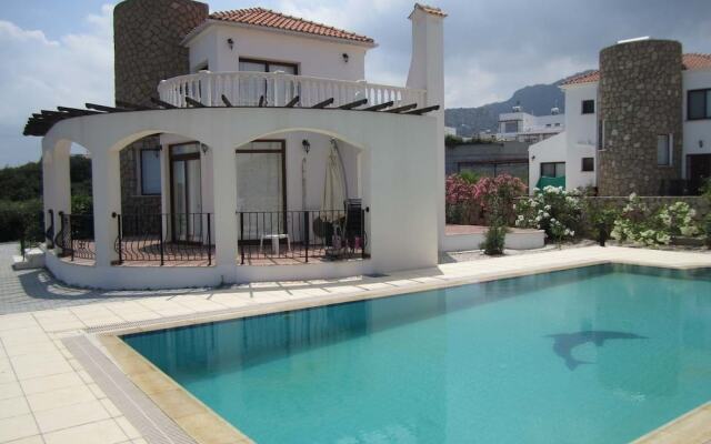Villa Morlais by Amy Villas
