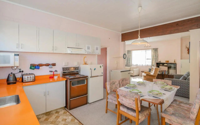 Cosy at Cooks - Cooks Beach Downstairs Holiday Unit