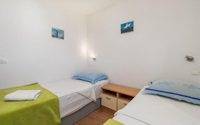 Beautiful Apartment in Stara Novalja With Wifi and 2 Bedrooms