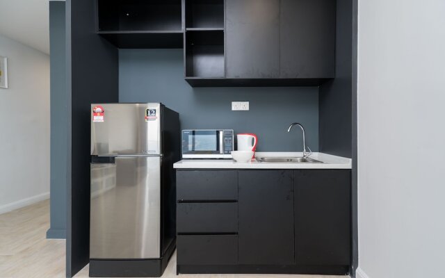 OYO Home 44050 Essential Studio Empire Marriot