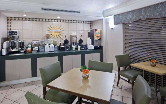 La Quinta Inn by Wyndham Omaha West