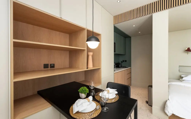 Business Bay Chic Studio w Pool Gym