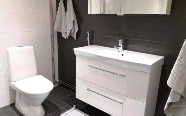 Charming Pine View Apartment