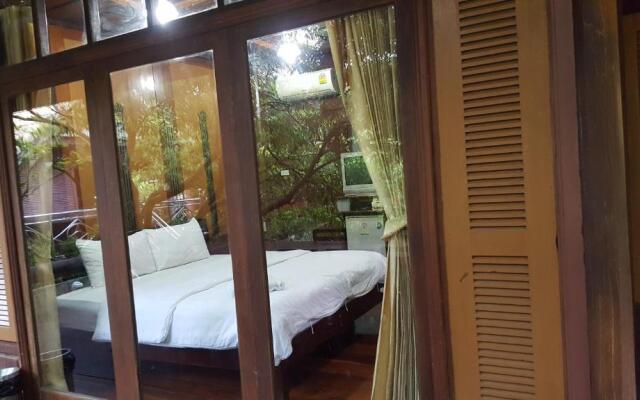Ruean Mai Chai Khlong