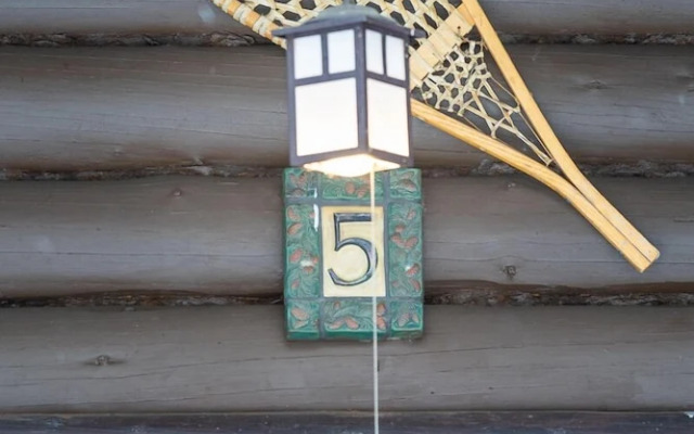 Storm Mountain Lodge Cabins & Dining