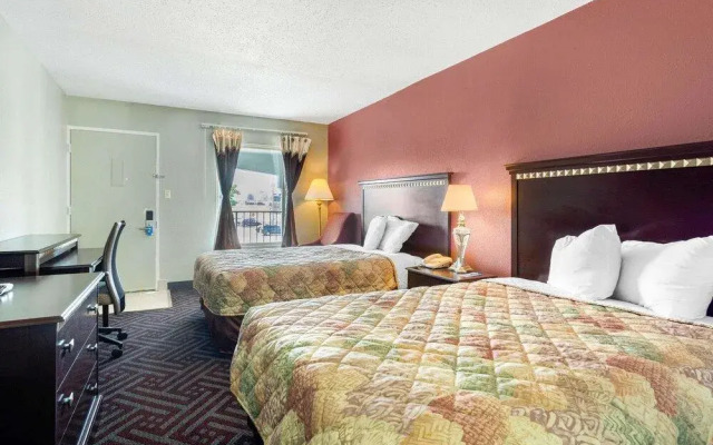 Days Inn Suites Manchester Tn