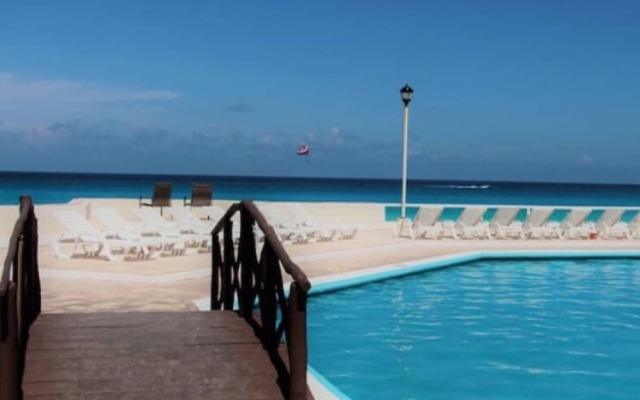 Wonderful Suite Front Of The Beach In Cancun Hotel Zone