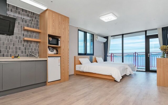 Modern Downtown Crossing Suites by Sonder